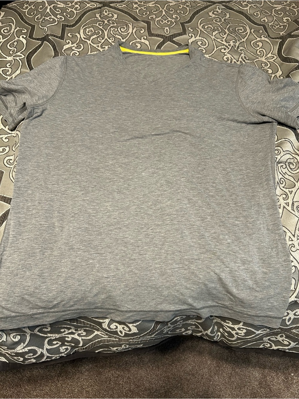 lululemon athletica Men's Short-Sleeve Crew in Heather Gray with Yellow Trim - Picture 1 of 3